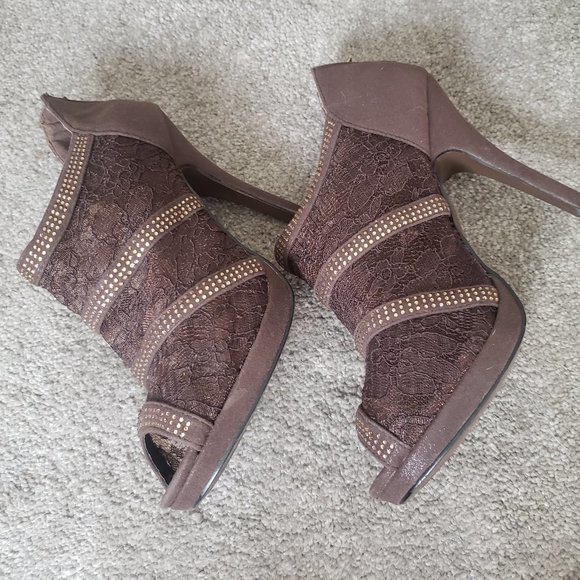 Bella Marie Brown lace heels - Picture 11 of 12